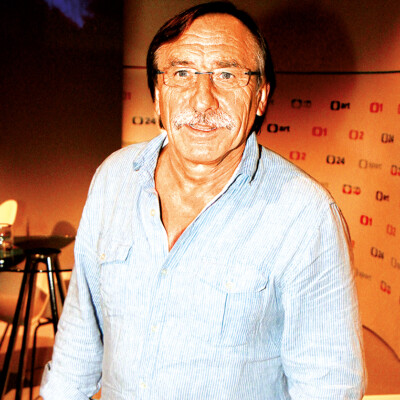 Před kamerou je Zedníček velká hvězda a v obchodě závozník