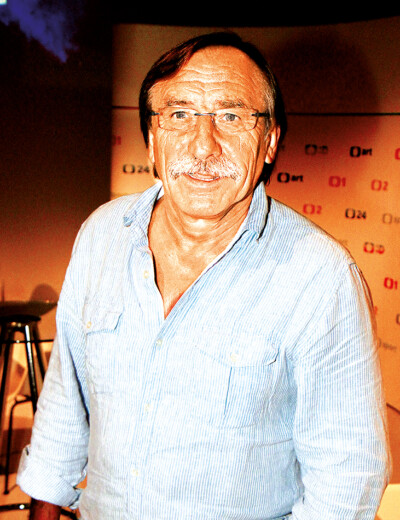 Před kamerou je Zedníček velká hvězda a v obchodě závozník