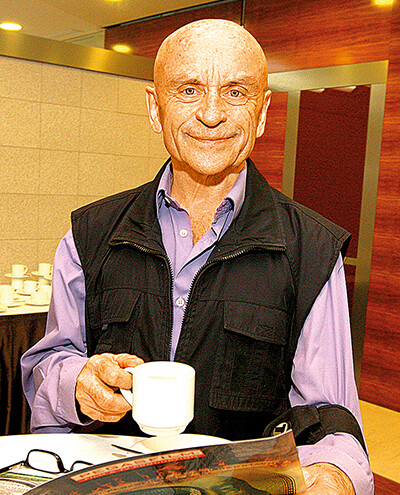 Život dával Navrátilovi kruté facky