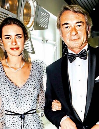 Kvůli otci je Dvořáková zase sama?