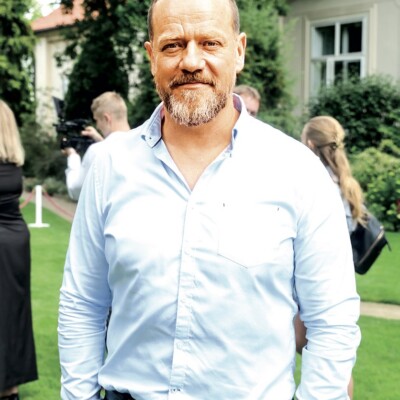 Našel si Blažek za manželku blond náhradu?