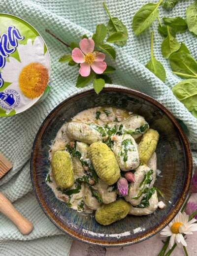 Špenátové noky s kyškovou omáčkou