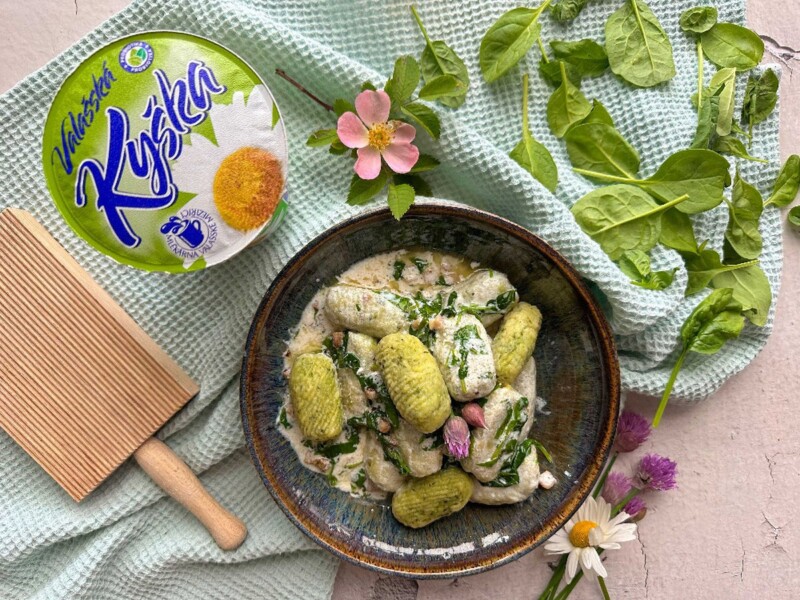 Špenátové noky s kyškovou omáčkou