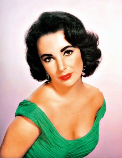Krásné fialkové oči Elizabeth Taylor doháněly muže k šílenství