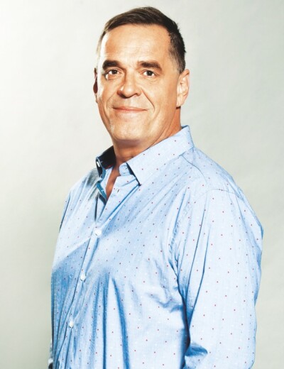 Má Etzler mladší milenku?