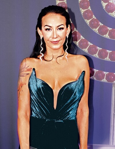 Vydržuje si Hanychová manžela, aby jí neutekl za mladší?