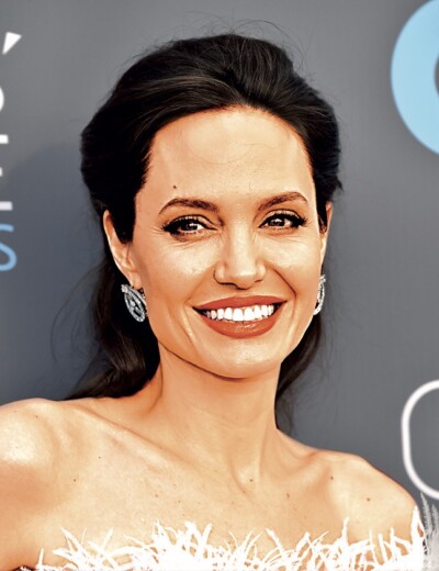 Během první svatby měla Angelina Jolie na zádech manželovu krev