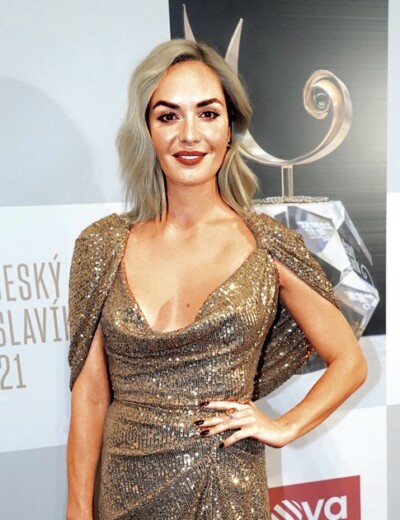Je to jasné? V dresu Kuchařová ukázala oblé bříško!