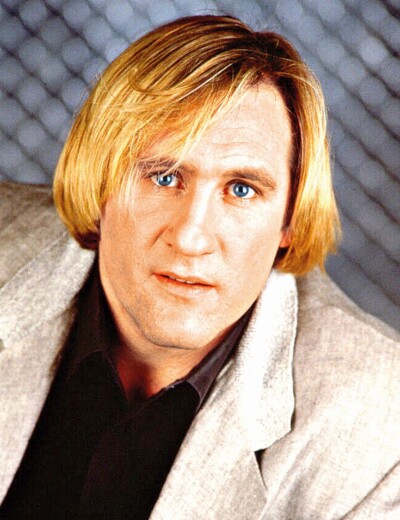 Gérard Depardieu: Miluju dotýkat se žen, ale sexuální agresor nejsem!