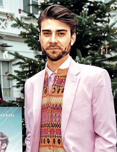 Lambora odkopl přítelkyni kvůli sexy kolegyni?