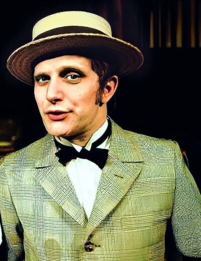 Vtipný gentleman s kloboučkem Jiří Suchý nás stále baví