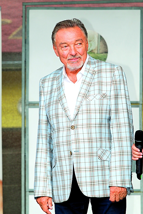 Karel Gott opět skončil na operačním sále!