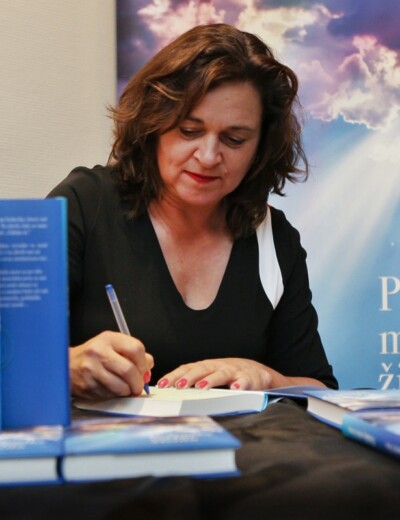 Anna Dzurenda pokřtila Pohádky mého života za podpory sportovce Petra Koukala
