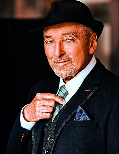 Karel Gott si psychicky ubližuje!