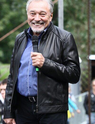 Karel Gott: PROČ SE NA NĚJ DIVÁCI ZLOBÍ?