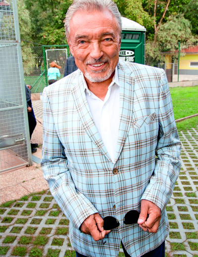 Má Karel Gott vousy kvůli Ivaně?
