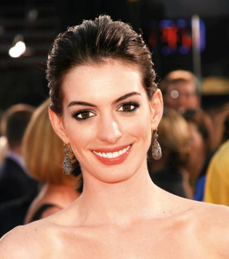 Po velkém zklamání chtěla být Anne Hathaway sama, ale jeden muž změnil její plány!